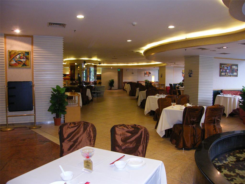 Gardford International Hotel Guangzhou Exteriör bild
