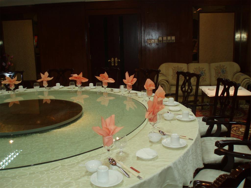 Gardford International Hotel Guangzhou Exteriör bild